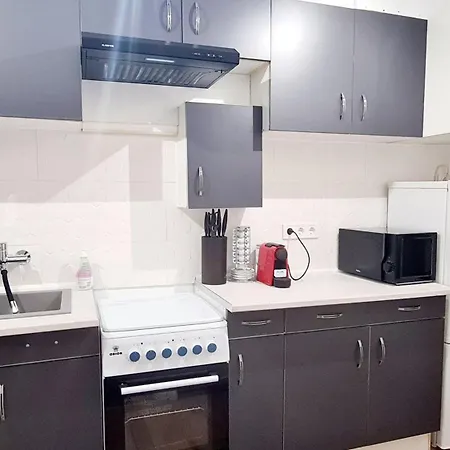 2 Separate Bedrooms And Living Room Fully Equipped With Ac Budapest Exterior foto