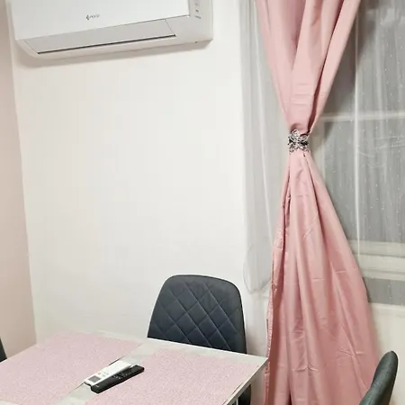 2 Separate Bedrooms And Living Room Fully Equipped With Ac Budapest Exterior foto