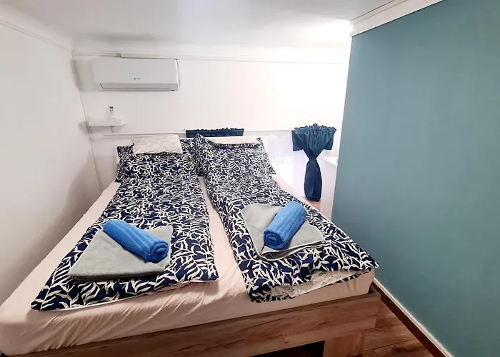 2 Separate Bedrooms And Living Room Fully Equipped With Ac