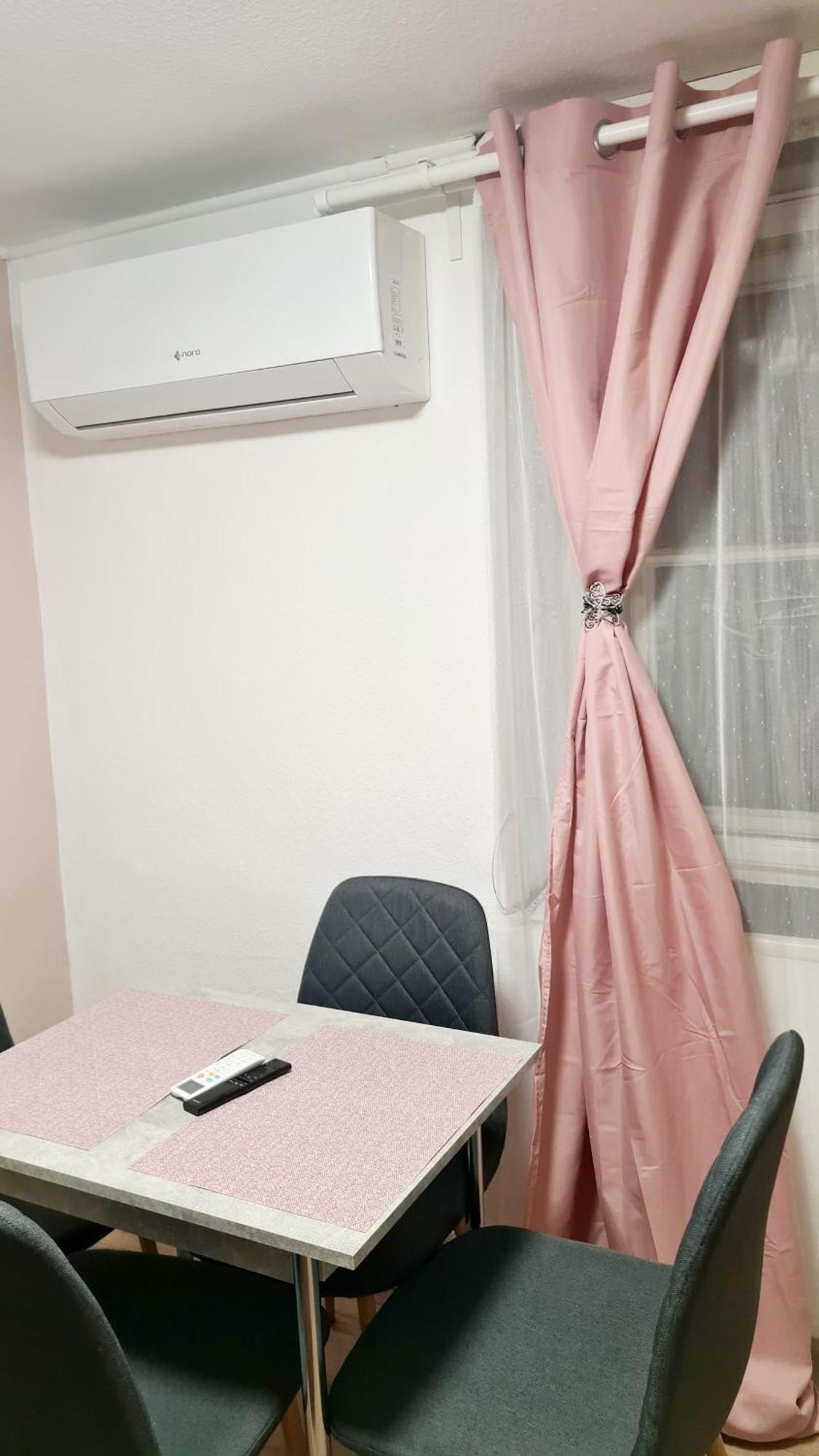 Apartment 2 Separate Bedrooms And Living Fully Equipped With Ac