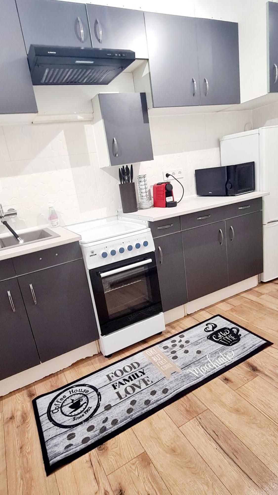 Apartment 2 Separate Bedrooms And Living Fully Equipped With Ac