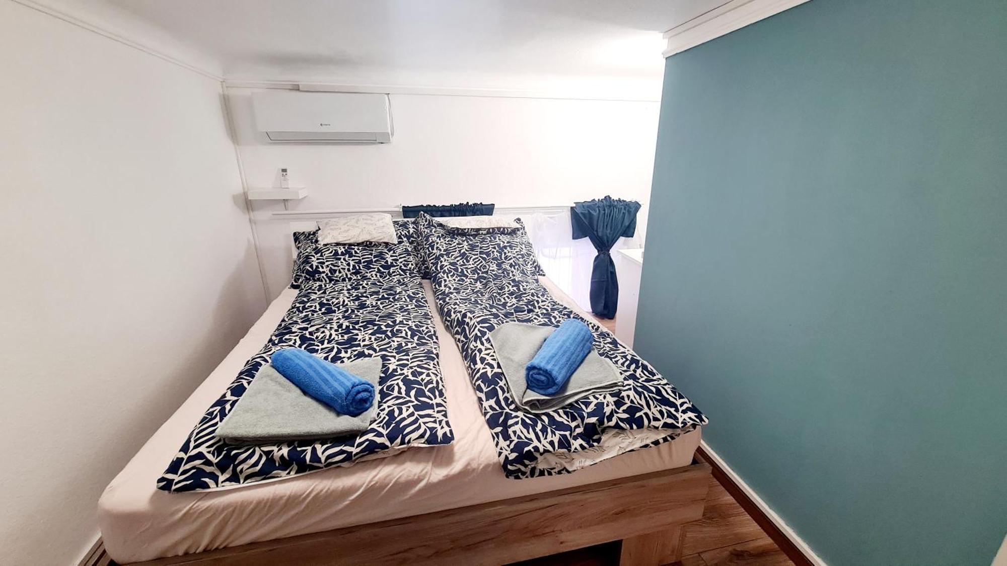 2 Separate Bedrooms And Living Fully Equipped With Ac Budapest
