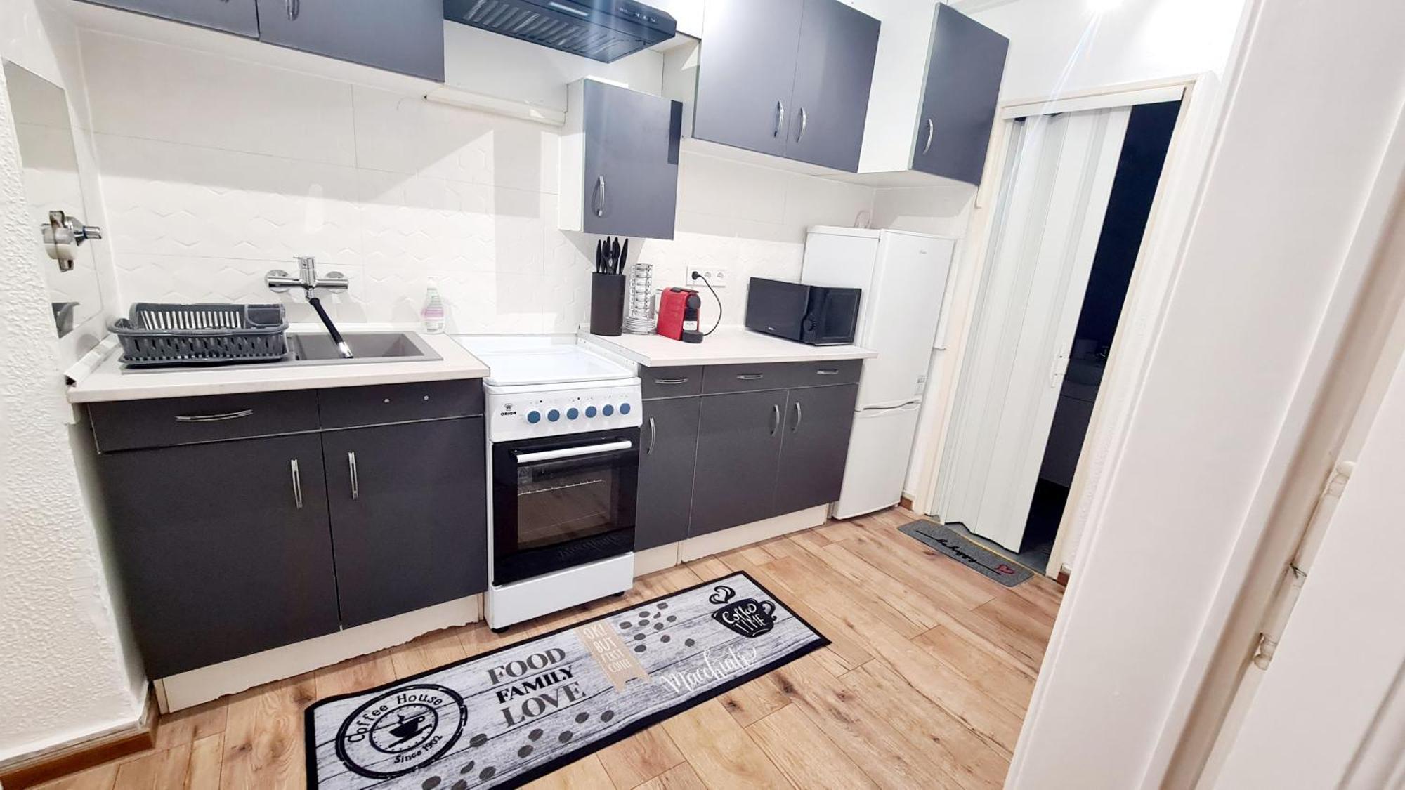 Apartment 2 Separate Bedrooms And Living Fully Equipped With Ac