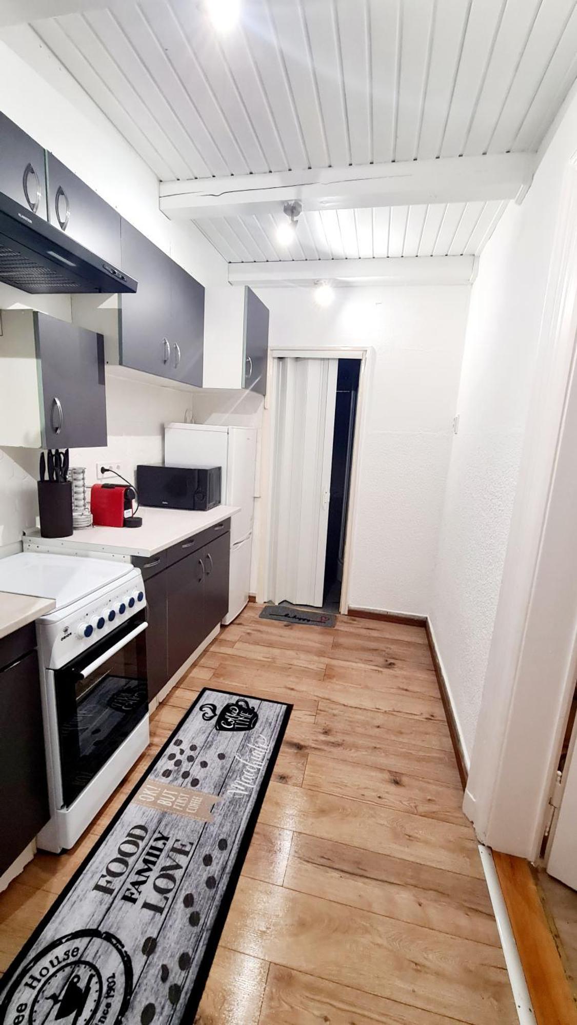 Apartment 2 Separate Bedrooms And Living Fully Equipped With Ac *